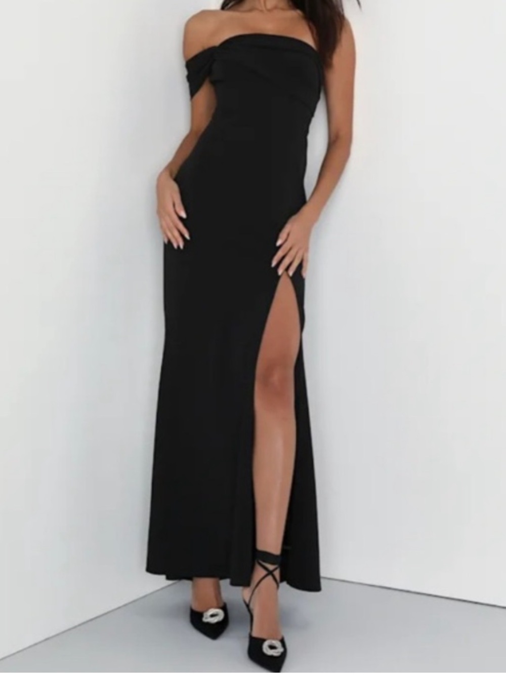 Lulu’s Celebrate the Aesthetic Black One Shoulder Maxi Dress NWT
